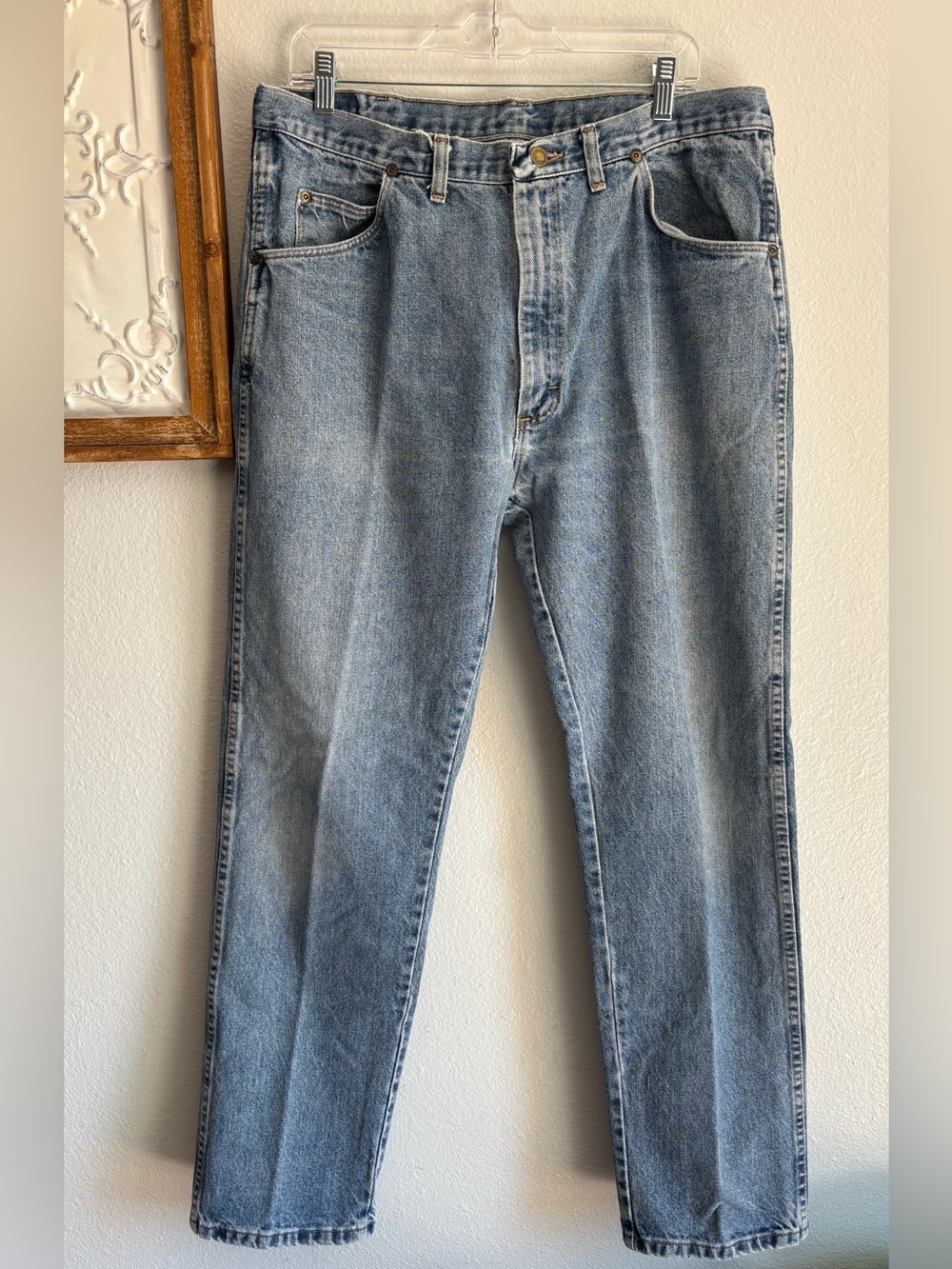 Classic Men's Wrangler Light Blue wash Denim work Jeans Sz 38 - inseam 31”-32” ?